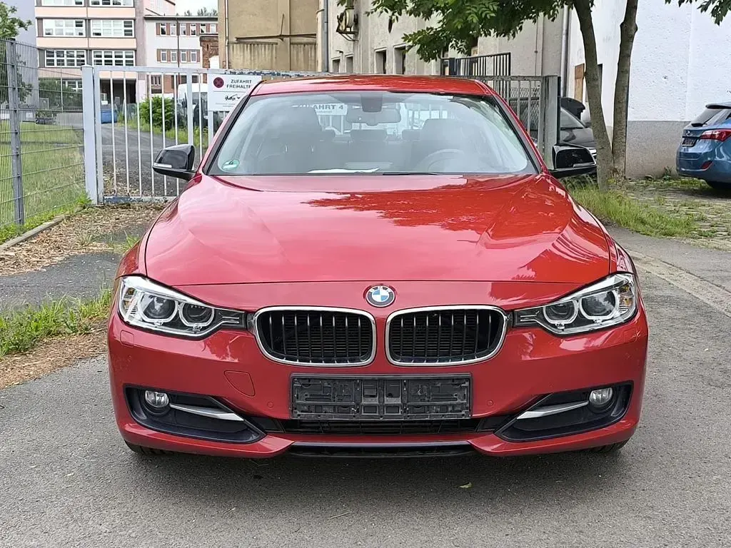 Gebraucht BMW 320 Comfort Edition 184 PS (135 kW) 2012 Rot Limousine