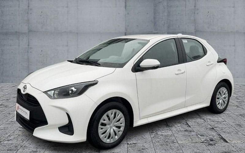 Neu Toyota Yaris Hybrid Comfort 116 PS (85 kW) 2025 Weiß Kleinwagen