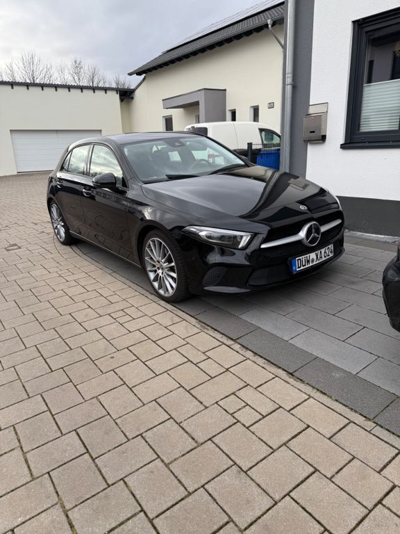 Schwarz Gebraucht 2020 Mercedes A220 AMG Limousine | 21.999 € (Superpreis) - Bild 1/4