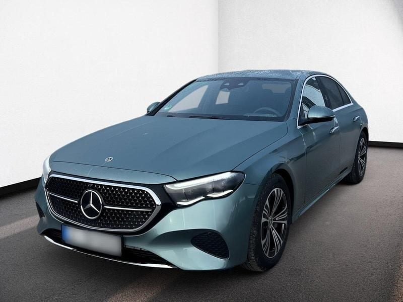 Gebraucht Mercedes E450 Avantgarde 367 PS (269 kW) 2025 Metalliclack verdesilber Limousine