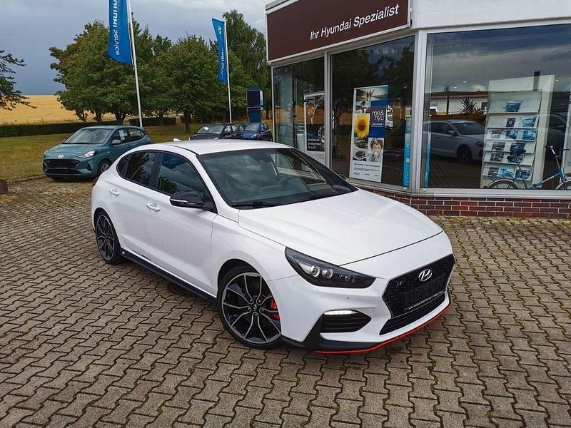 Weiß Gebraucht 2019 Hyundai i30 N Performance Limousine | 20.999 € (Fairer Preis) - Bild 1/4