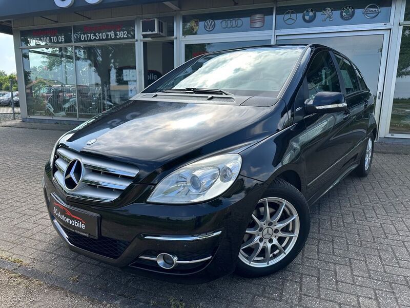 Kosmosschwarz metalliclack Gebraucht 2011 Mercedes B160 Van / Kleinbus | 7.490 € (Teuer) - Bild 1/4