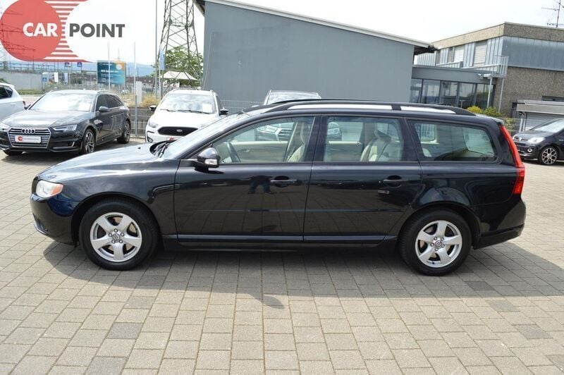 Gebraucht Volvo V70 Momentum 185 PS (136 kW) 2008 Black sapphire metallic / metallic Kombi