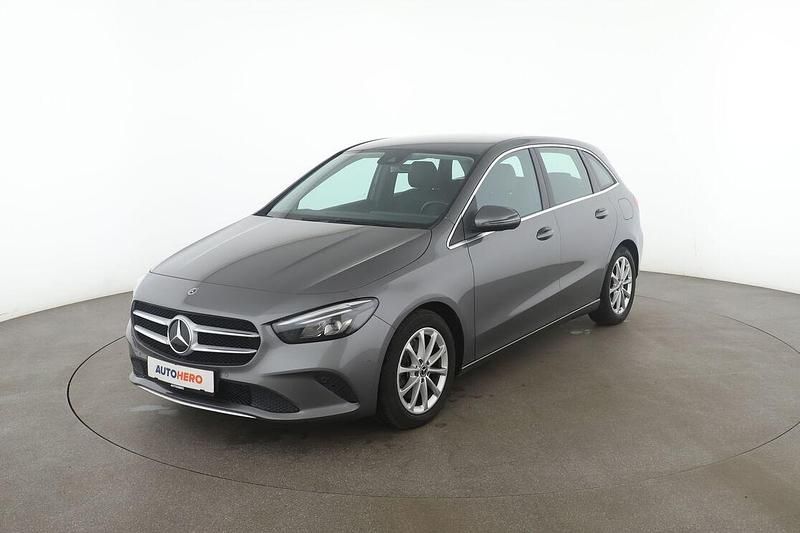 Grau Gebraucht 2019 Mercedes B220 Progressive Van / Kleinbus | 23.790 € (Fairer Preis) - Bild 1/3