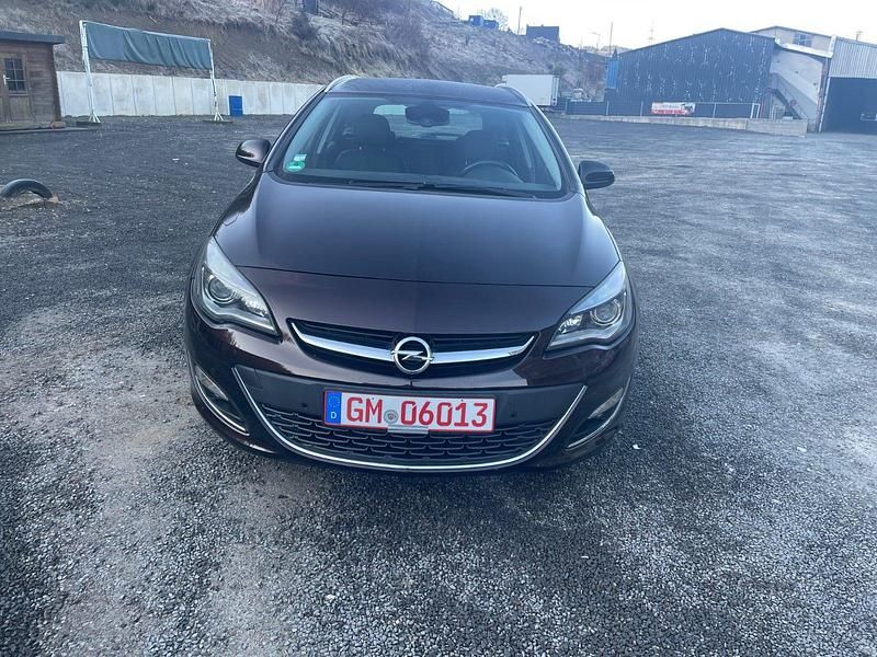 Gebraucht Opel Astra 140 PS (102 kW) 2013 Braun Kombi