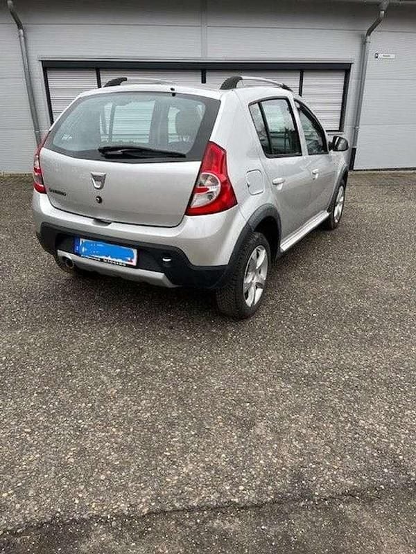 Gebraucht Dacia Sandero Stepway 84 PS (61 kW) 2012 Platingrau Kleinwagen