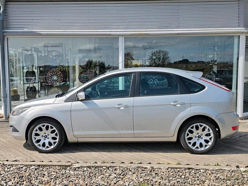 Gebraucht Ford Focus 101 PS (74 kW) 2008 Silber Kleinwagen