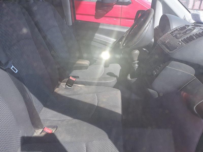 Gebraucht Mercedes Vito 95 PS (69 kW) 2011 Rot