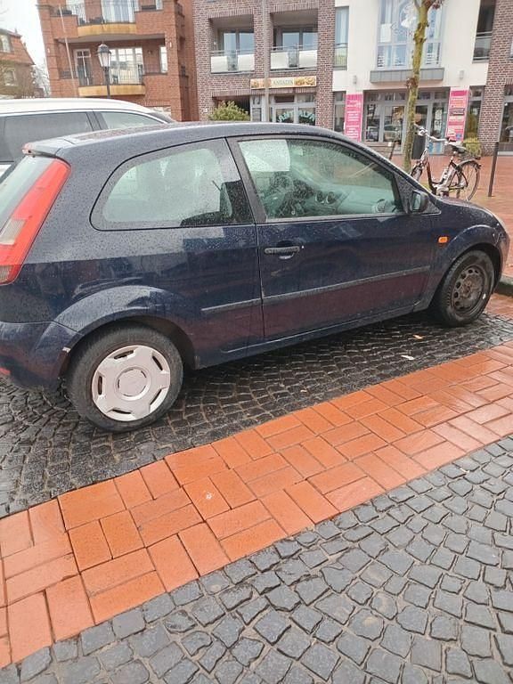 Gebraucht Ford Fiesta Ambiente 60 PS (44 kW) 2005 Blau Kleinwagen
