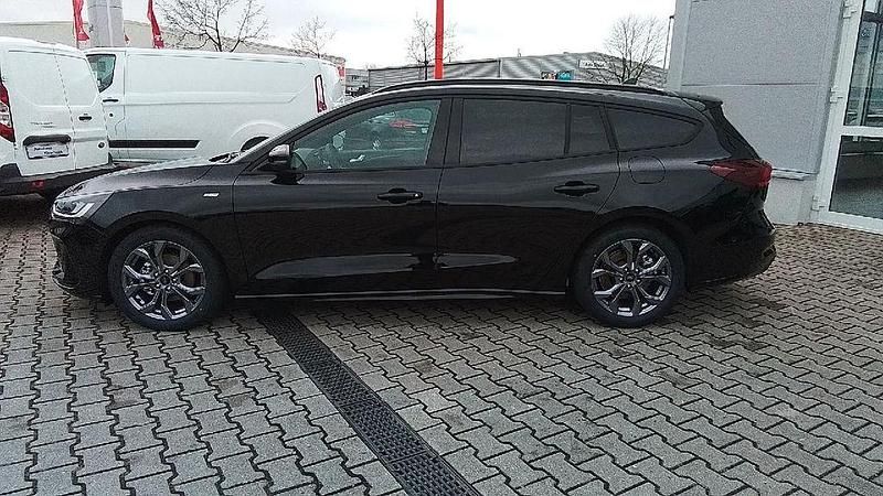 Gebraucht Ford Focus ST-Line 125 PS (91 kW) 2024 Schwarz Limousine