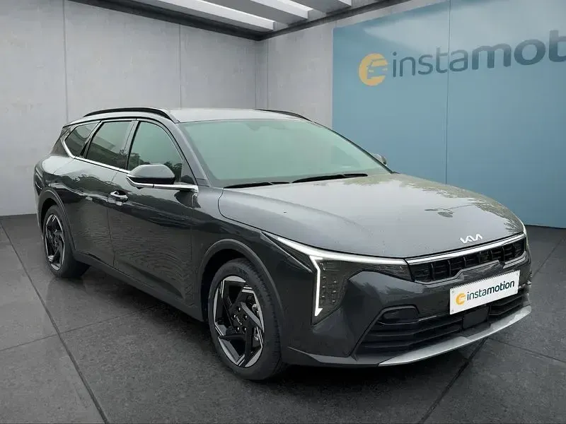 Neu Kia K4 150 PS (110 kW) 2026 Grau Kombi