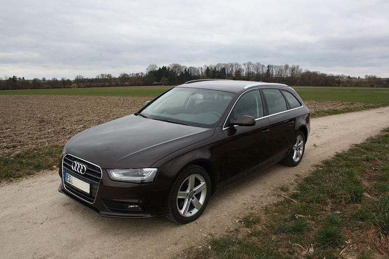 Gebraucht Audi A4 Attraction 143 PS (105 kW) 2012 Braun Kombi