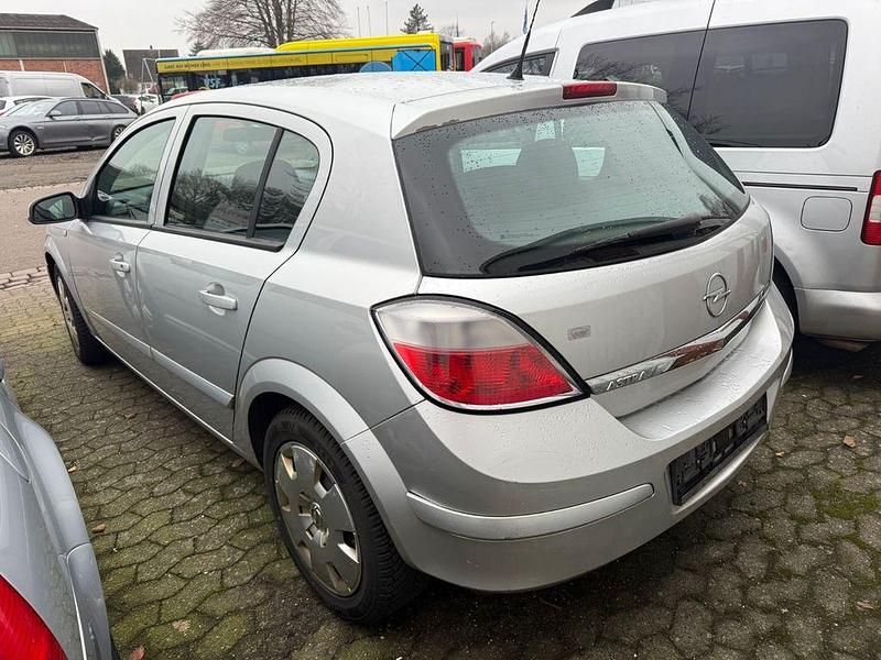 Gebraucht Opel Astra Edition 90 PS (66 kW) 2005 Silber Limousine