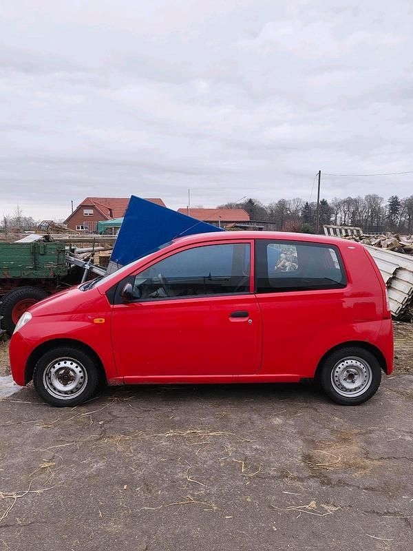 Gebraucht Daihatsu Cuore 50 PS (36 kW) 2005 Rot Kleinwagen