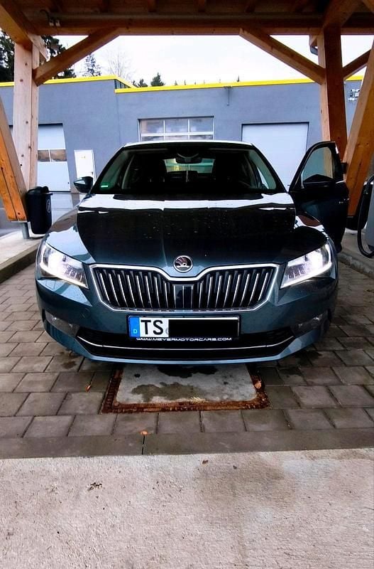Gebraucht Skoda Superb 150 PS (110 kW) 2016 Grau Limousine
