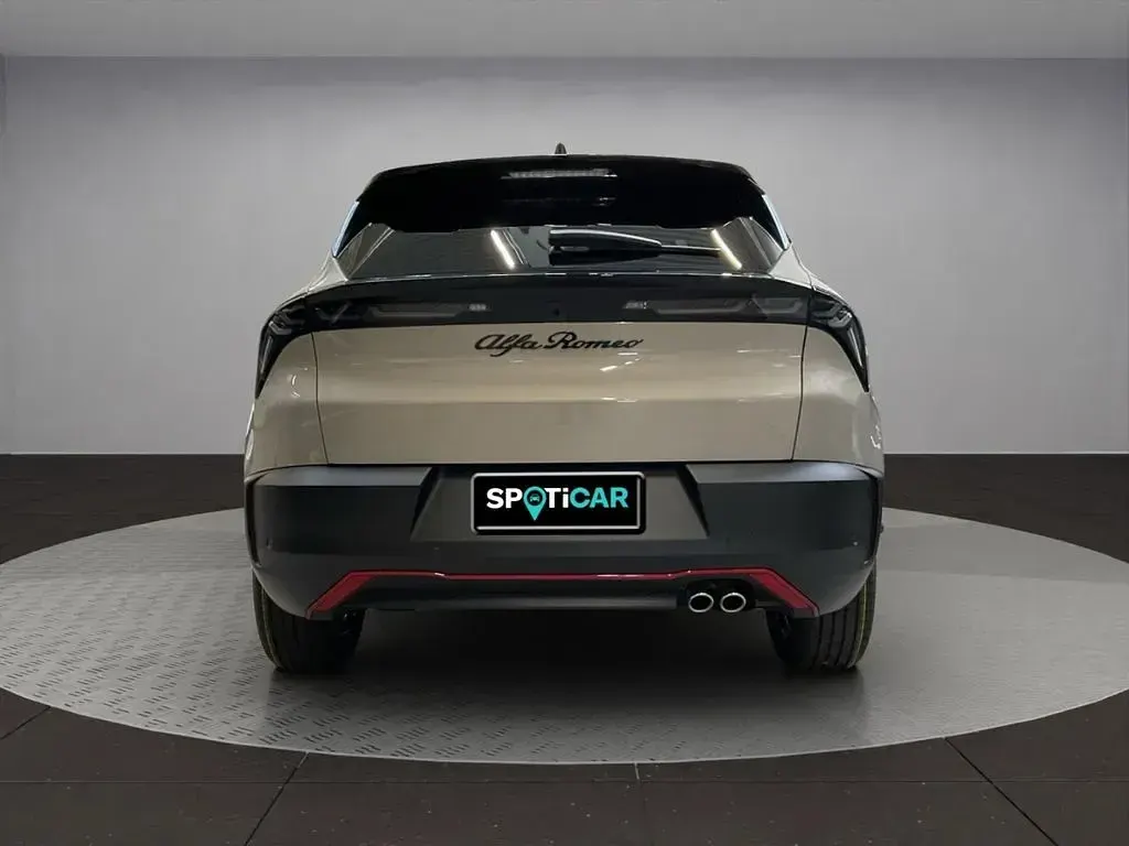 Neu Alfa Romeo Junior Tech Edition 145 PS (106 kW) 2026 Beige SUV
