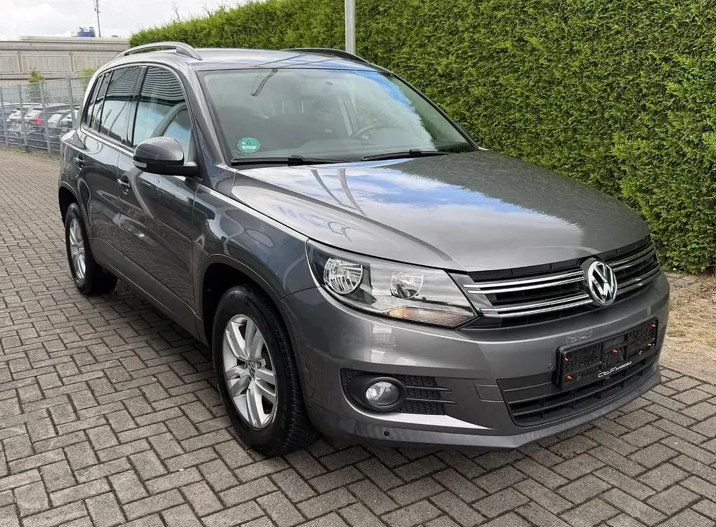 Gebraucht VW Tiguan Trendline 122 PS (89 kW) 2015 Grau SUV