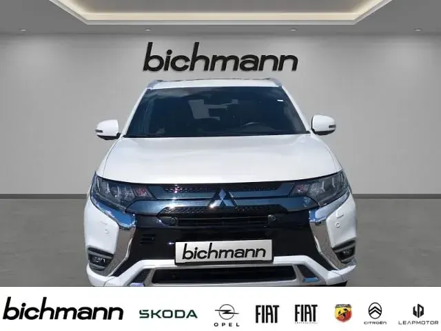 Gebraucht Mitsubishi Outlander P-HEV Top 224 PS (164 kW) 2021 Weiss SUV