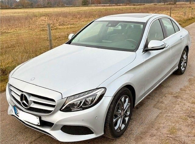 Silber Gebraucht 2016 Mercedes C180 Avantgarde Limousine | 19.500 € (Fairer Preis) - Bild 1/4