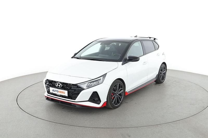 Weiß Gebraucht 2022 Hyundai i20 N Performance Limousine | 22.190 € (Fairer Preis) - Bild 1/3