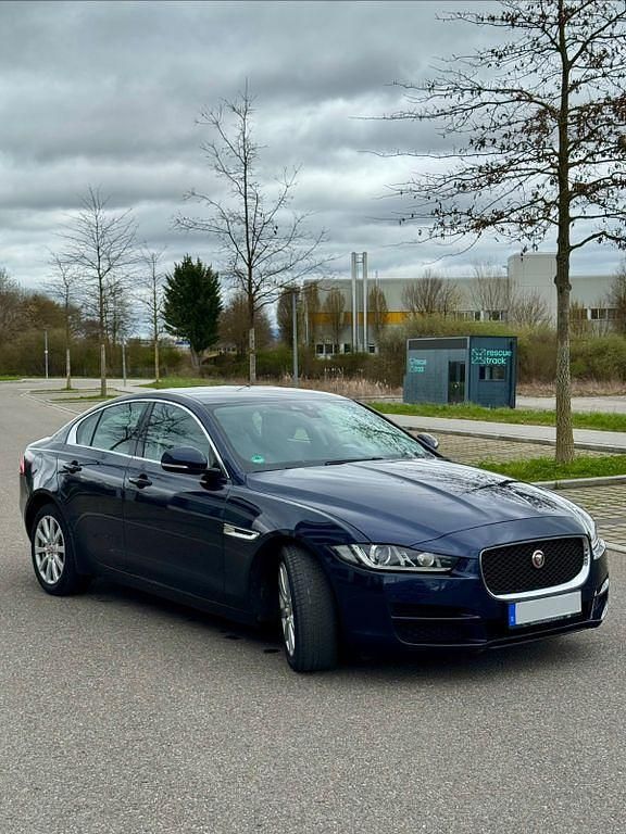 Gebraucht Jaguar XE 179 PS (131 kW) 2016 Blau Limousine