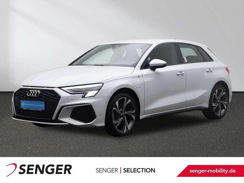 Gletscherweiß Gebraucht 2021 Audi A3 e-tron S-Line Kleinwagen | 26.480 € (Etwas zu teuer) - Bild 1/4