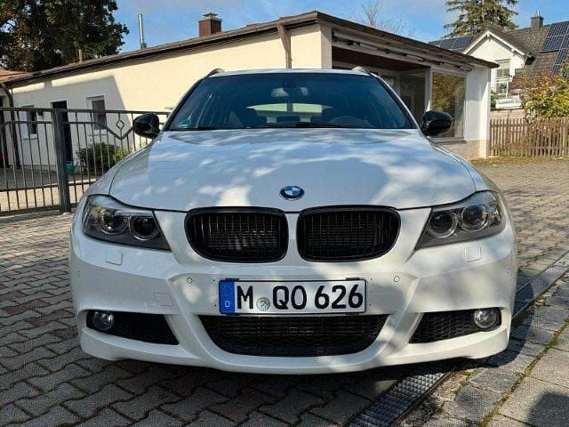 Gebraucht BMW 330 M Sport 245 PS (180 kW) 2011 Weiß metallic Kombi