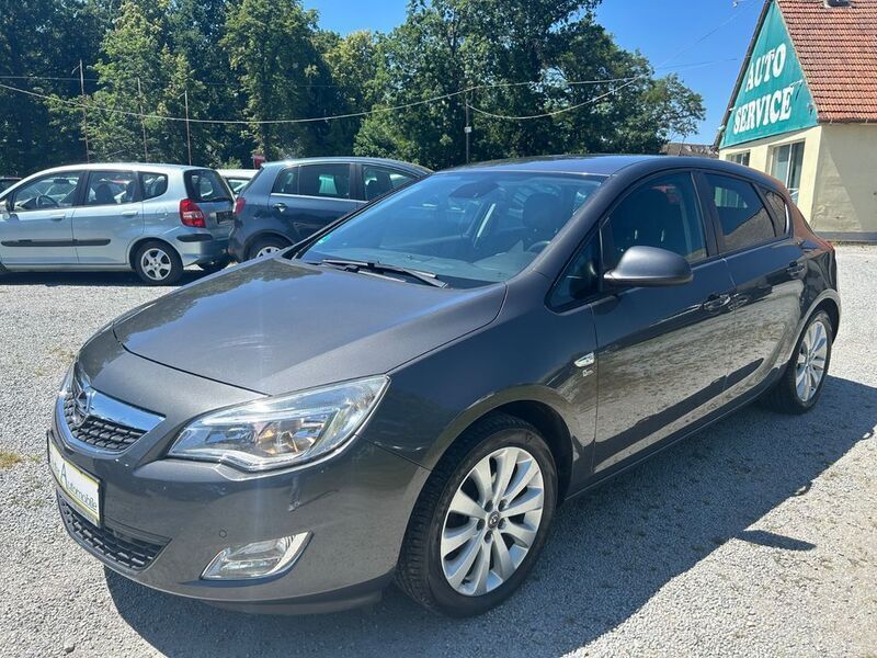 Grau Gebraucht 2012 Opel Astra Limousine | 6.500 € (Fairer Preis) - Bild 1/4