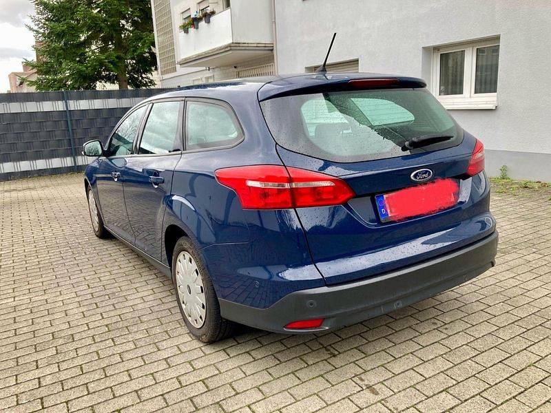 Gebraucht Ford Focus Trend 105 PS (77 kW) 2016 Blau Kombi