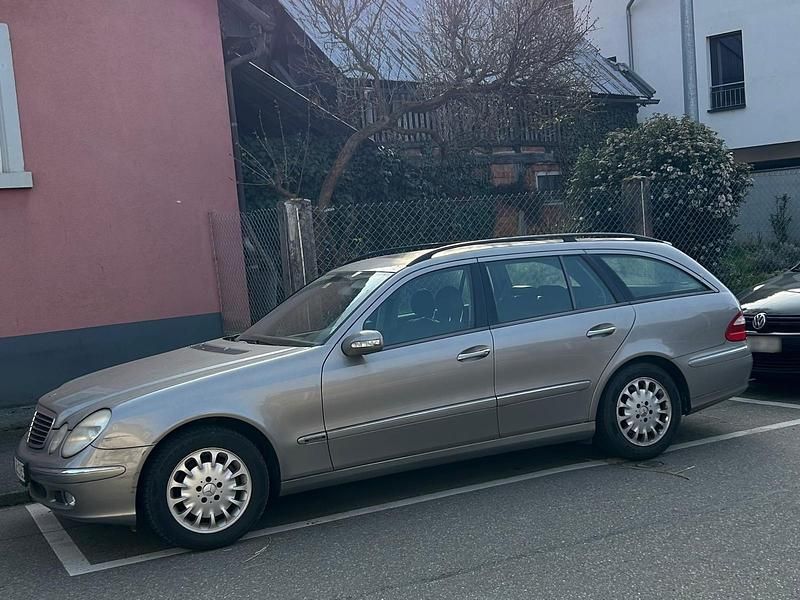 Gebraucht Mercedes E200 163 PS (119 kW) 2004 Gold Limousine