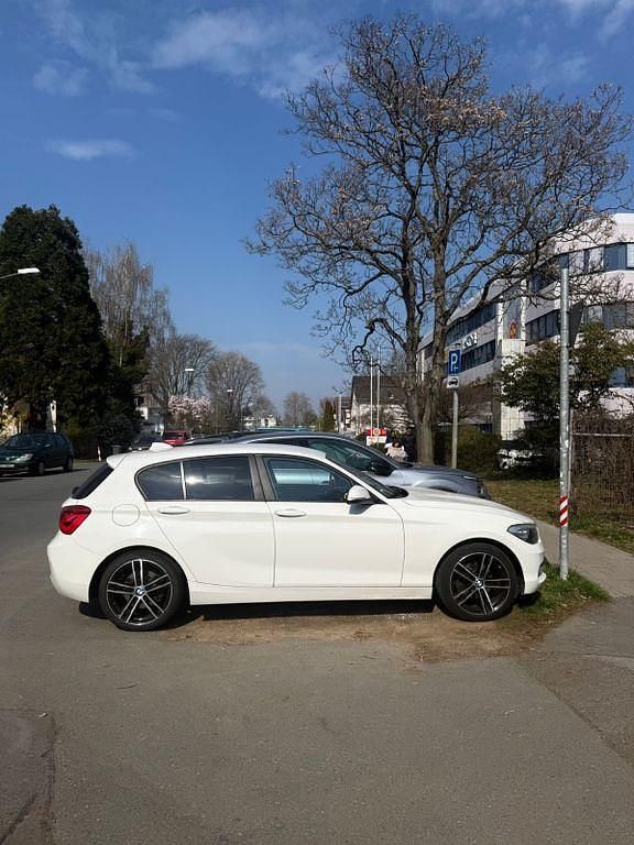 Gebraucht BMW 120 Advantage 190 PS (139 kW) 2015 Weiß Kleinwagen