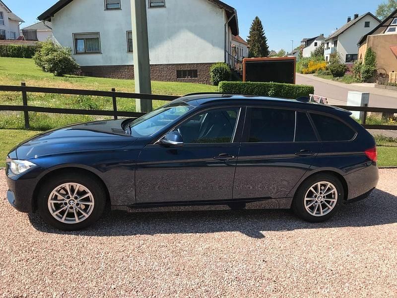 Gebraucht BMW 320 Comfort Edition 184 PS (135 kW) 2015 Blau Kombi