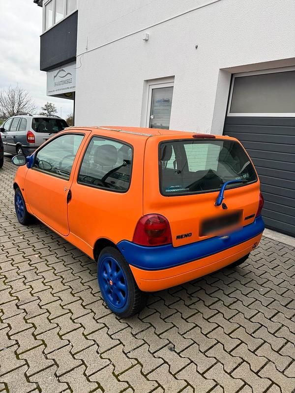 Second-hand Renault Twingo 75 CP (55 kW) 2002 Portocaliu Hatchback