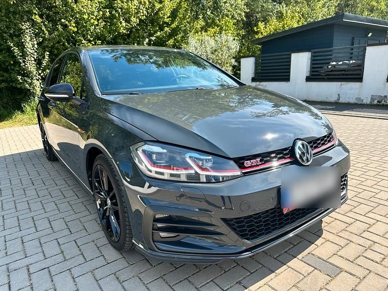Grau Gebraucht 2020 VW Golf VII Edition Kleinwagen | 24.200 € - Bild 1/4