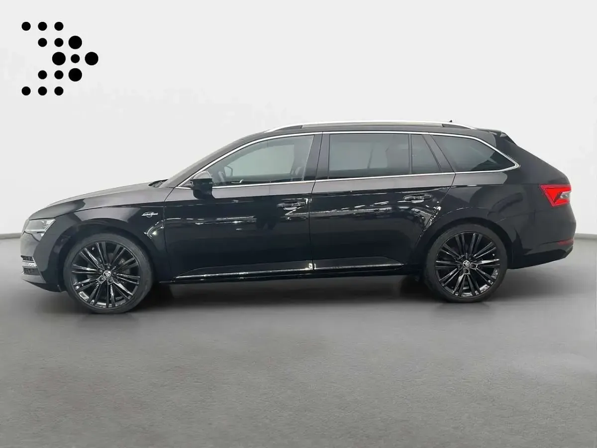 Gebraucht Skoda Superb LAURIN & KLEMENT 200 PS (147 kW) 2023 Blackmagic perleffekt Kombi