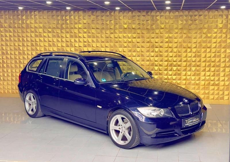 Blau Gebraucht 2016 BMW 325 Sport Line Kombi | 5.990 € - Bild 1/4