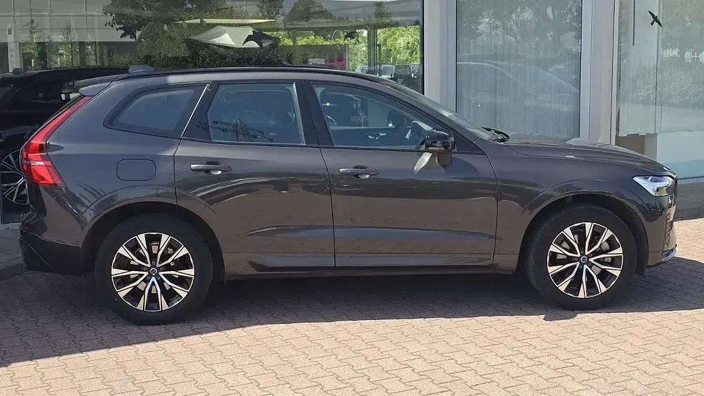 Gebraucht Volvo XC60 Plus 197 PS (144 kW) 2022 Grau SUV