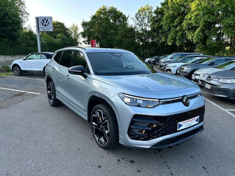 Oyster silver metallic Neu 2025 VW Tayron R-line SUV | 67.850 € (Teuer) - Bild 1/4