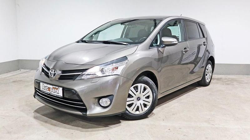 Grau Gebraucht 2018 Toyota Verso Edition-S Van / Kleinbus | 14.900 € (Fairer Preis) - Bild 1/3