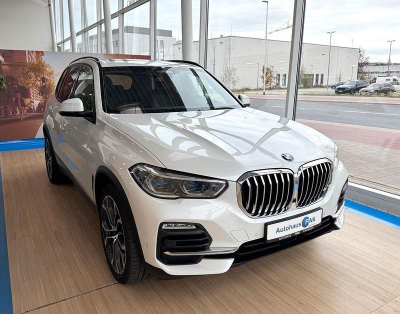 Weiß Gebraucht 2021 BMW X5 Shadowline SUV | 57.900 € (Fairer Preis) - Bild 1/4