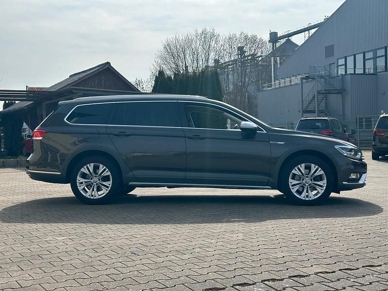 Gebraucht VW Passat Alltrack 190 PS (139 kW) 2018 Black oak brown metallic Kombi