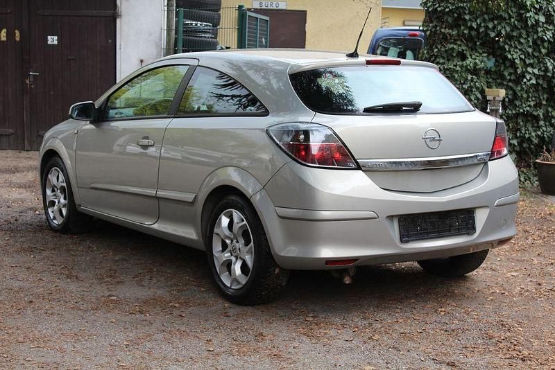 Gebraucht Opel Astra GTC Edition+ 105 PS (77 kW) 2006 Silber Coupé