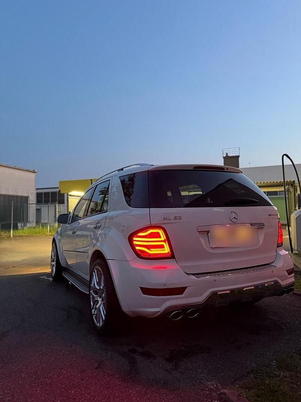 Weiß Gebraucht 2008 Mercedes ML63 AMG AMG SUV | 28.500 € - Bild 1/4