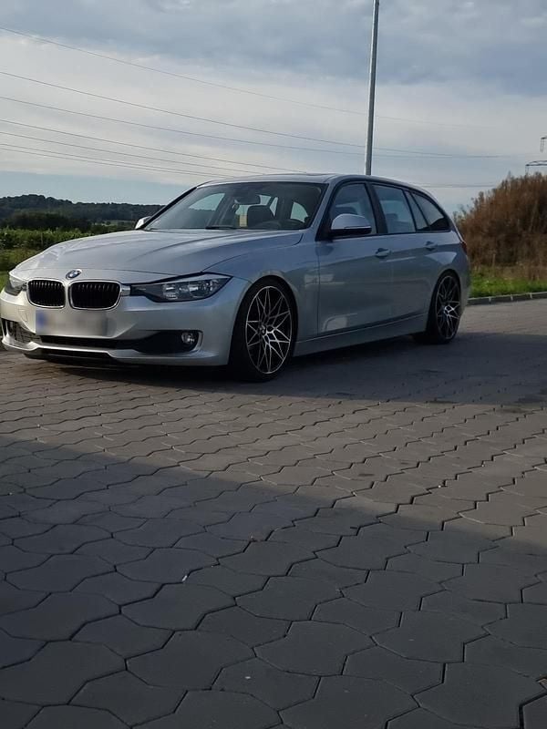 Gebraucht BMW 320 163 PS (119 kW) 2015 Silber Kombi