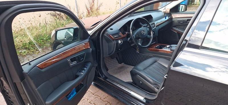 Gebraucht Mercedes E500 Elegance 408 PS (300 kW) 2012 Schwarz Limousine