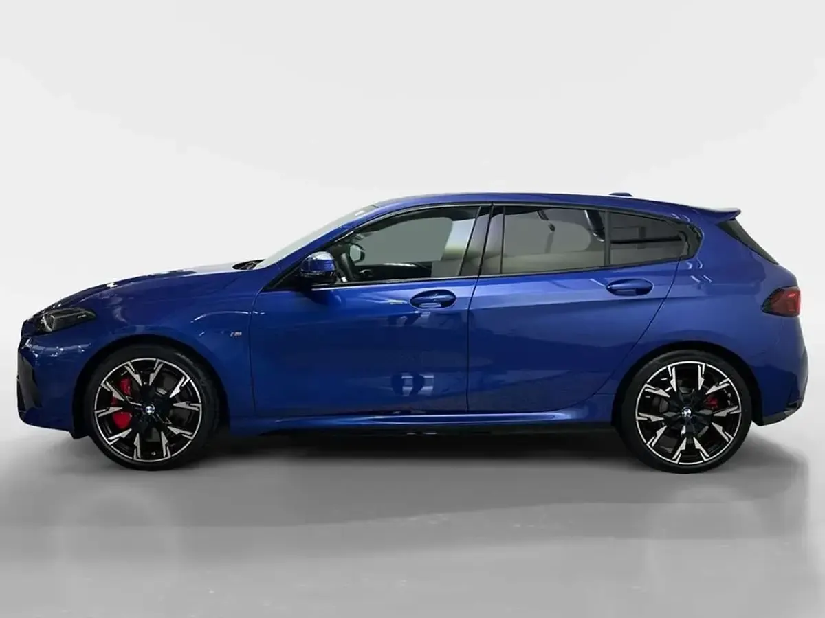 Gebraucht BMW 120 M Sport 156 PS (114 kW) 2025 Portimao blau metallic Kleinwagen