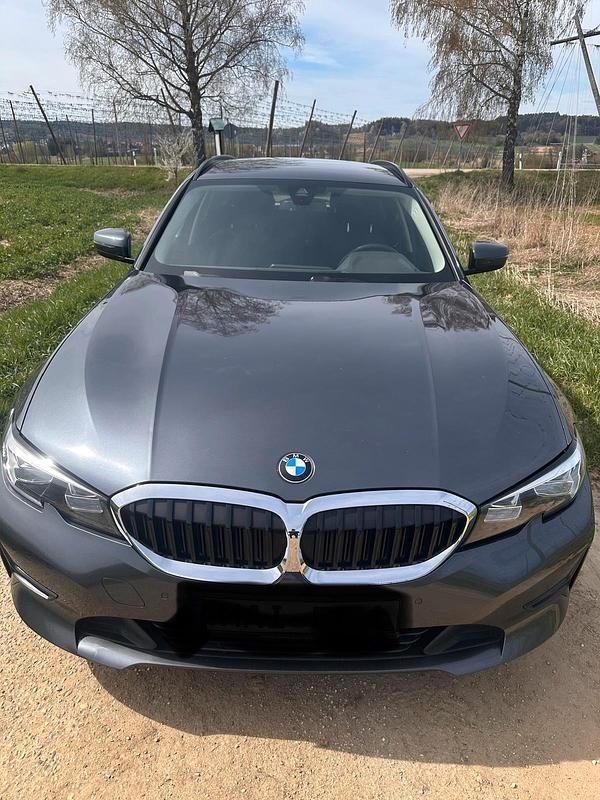 Gebraucht BMW 320 Advantage 190 PS (139 kW) 2020 Grau Kombi