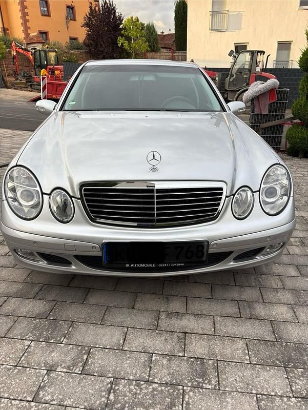 Silber Gebraucht 2003 Mercedes E200 Limousine | 5.000 € (Fairer Preis) - Bild 1/4