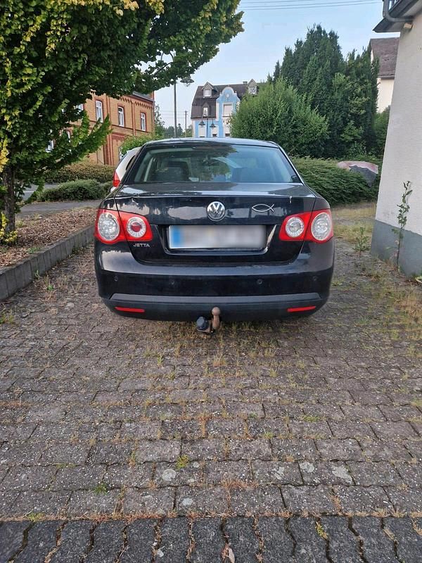 Schwarz Gebraucht 2005 VW Jetta Limousine | 2.250 € (Fairer Preis) - Bild 1/4