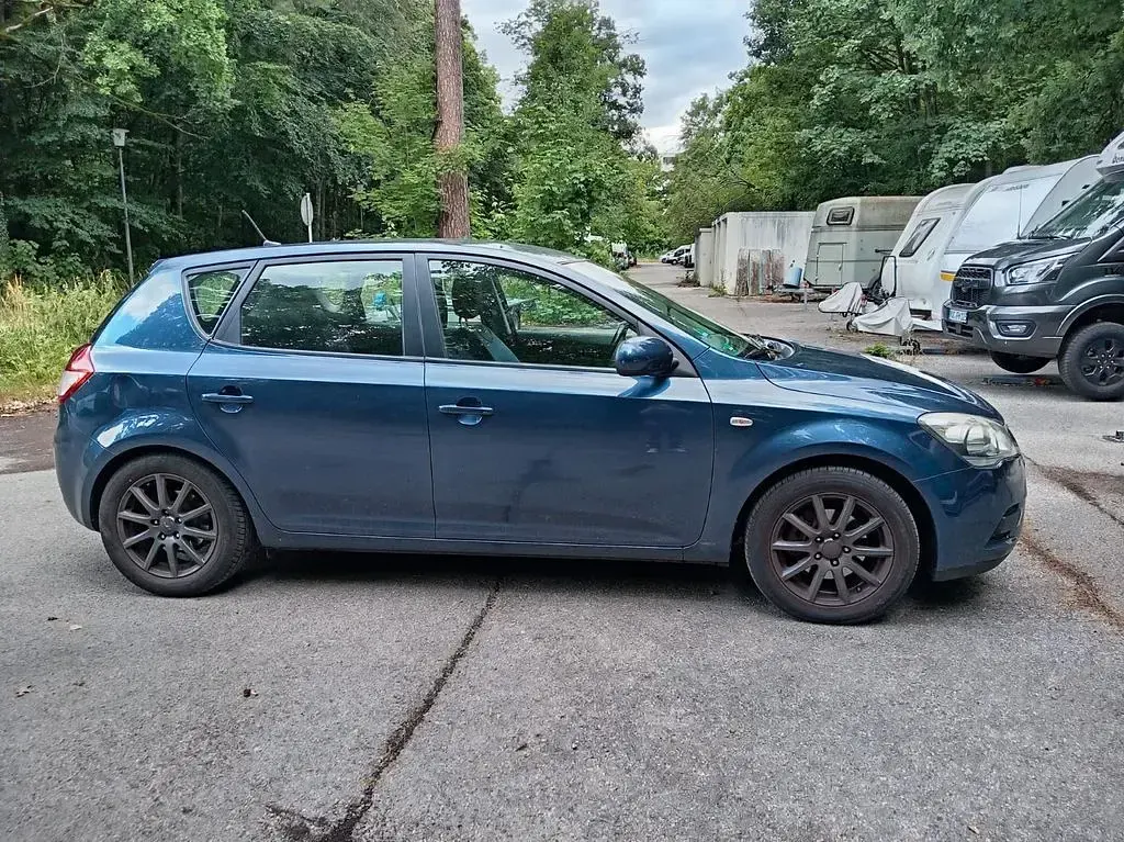 Gebraucht Kia Ceed Vision 126 PS (92 kW) 2011 Blau Kleinwagen